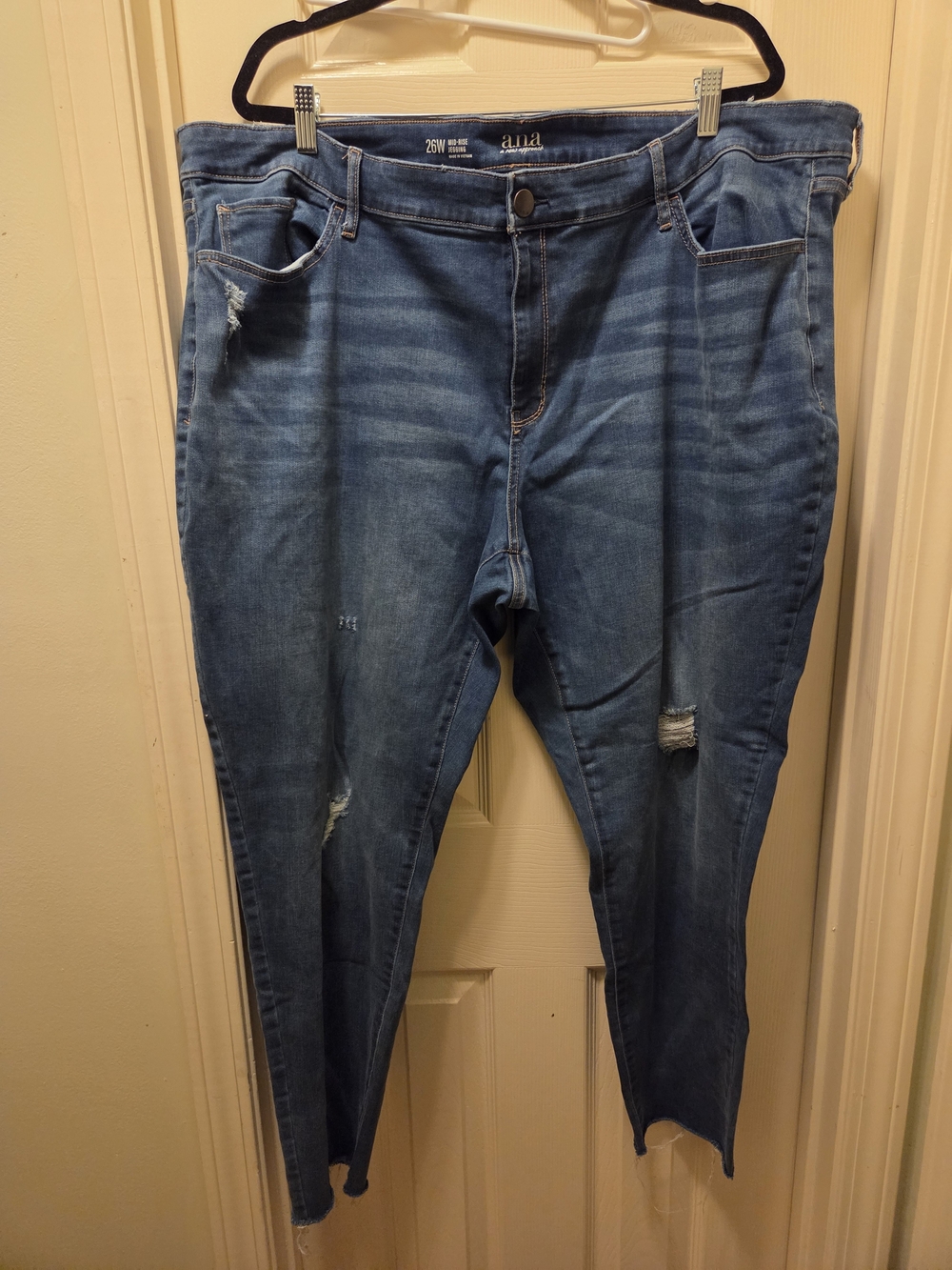 A.n.a Women’s Blue Distressed Jeans